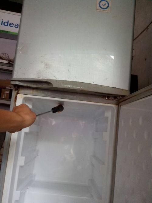 电冰箱出现内漏的几种修理方法？(冰箱内漏是什么意思)-图3