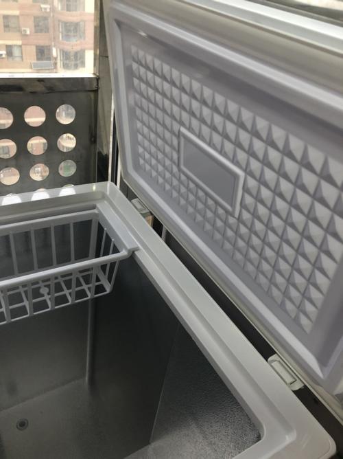 冰柜里面底部铺一层塑料影响冷冻效果吗？冰柜底胆内可以垫什么