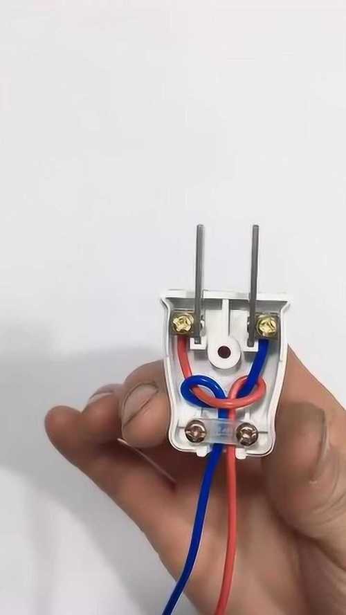 电工插头接线方法？电工线位什么作用
