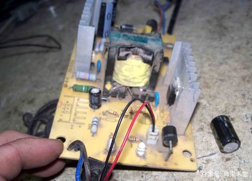 我把电动车充电器次级二个整流二极管虚焊开路了，一通电就烧坏了开关管及3842等，这是为什么？二极管虚焊是什么意思