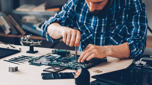 IT硬件技术工程师是做什么的？硬件工程师主要工作是做什么