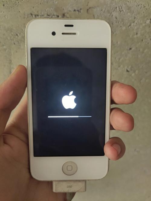 苹果4s触摸屏失灵怎么办？iphone4s屏幕划不动