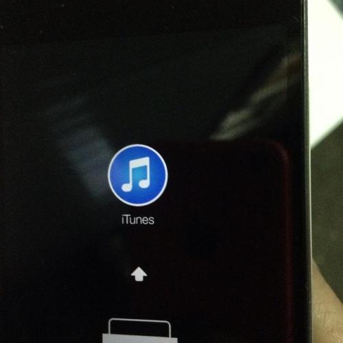 苹果6屏幕上出现了音乐标志的符号怎么办不知道按到哪个键了能帮我解决一下吗？iphone6 按键音