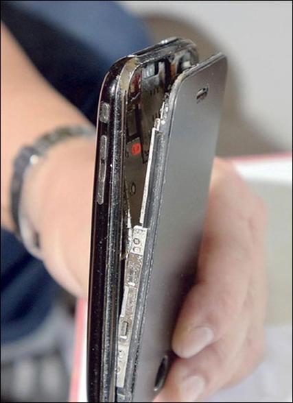 苹果手机电池膨胀炸开？iphone电池膨胀